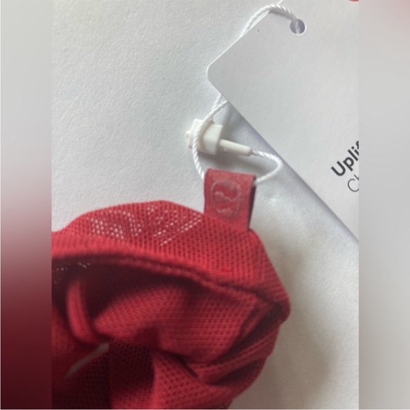 NWT lululemon Uplifting Scrunchie Chouchou Uplifting “CALI” (maroon/wine color) - Picture 7 of 11